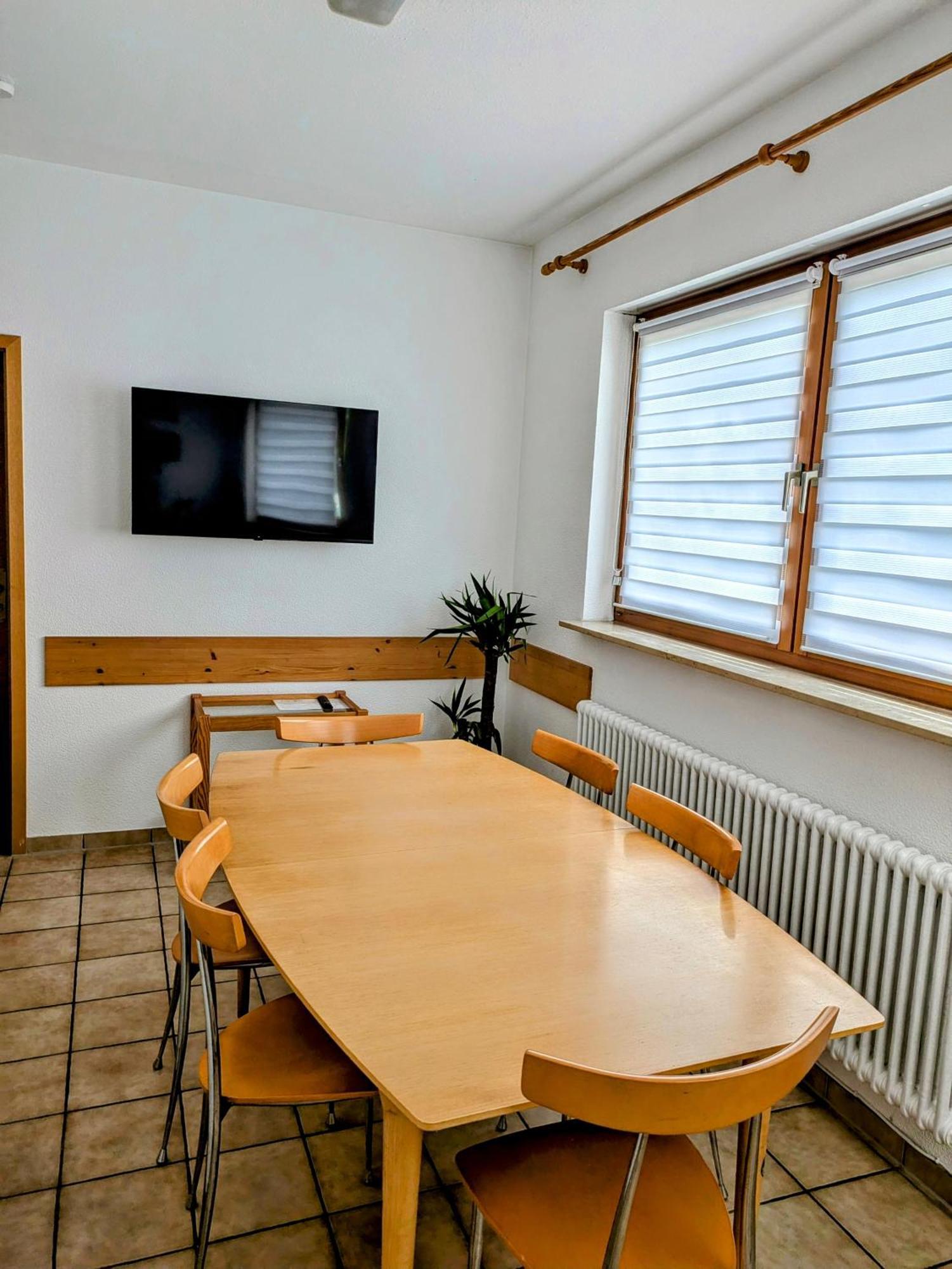 4 Zimmer Geraeumige Und Ruhig Gelegene Ferien- Und Monteurwohnung Nur Fuer Sie Allein Aujvari Vermietungen Spiegelberg Exterior photo